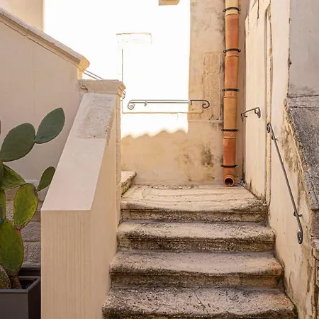Isabella Di Castiglia Apartments-2