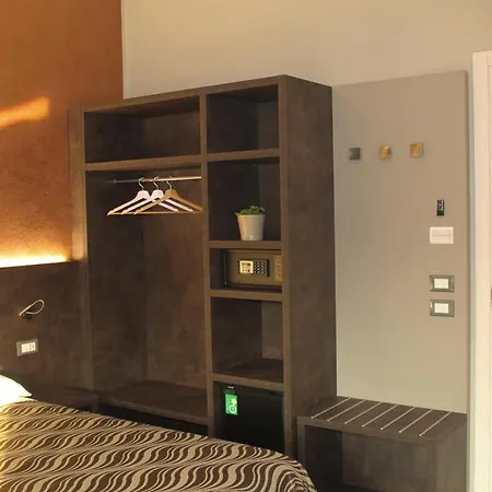 People Travel Rooms-2