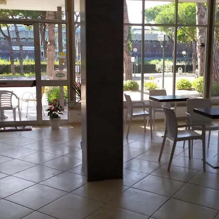 Hotel Madonna Del Pino-3