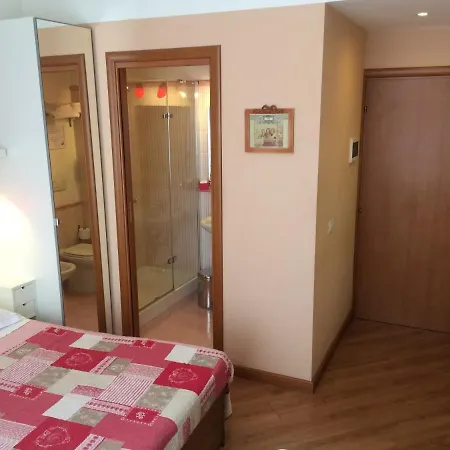 Luna Rossa Roma Guest House-3