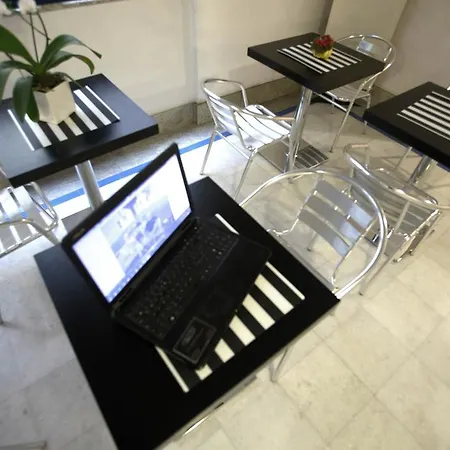 Lacroma Aparthotel-3