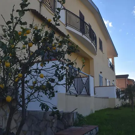 Bed & Breakfast Domus Pepe Scalea-2