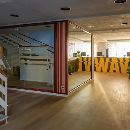 Wave Hotel-2