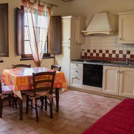 Room In Holiday House - Apartment In Farmhouse Casolare Dei Fiori-2