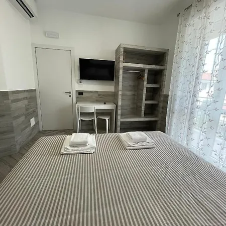 Holiday Rooms Rho-3