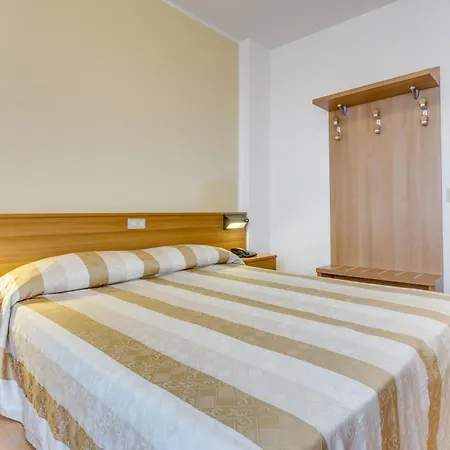 Hotel Ambassador-3