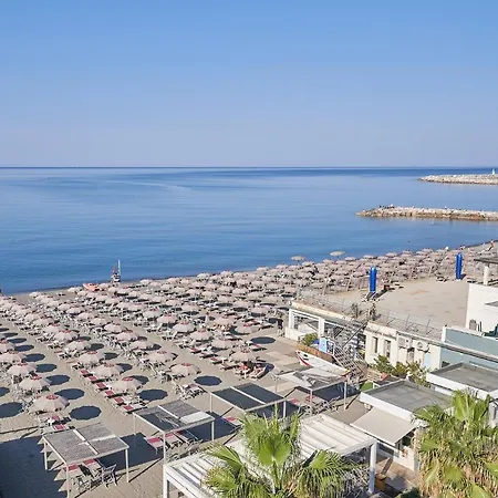 Palace Lido Hotel & Suites-2