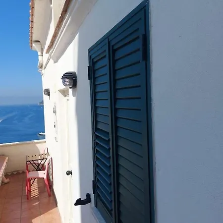 La Stanza Sul Porto Di Amalfi Camera Piccina Piccina Con Bagno Privato E Terrazzino Vista Mare-2