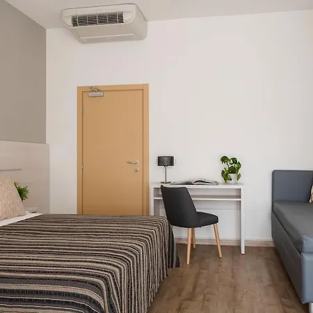 Club Hotel-3