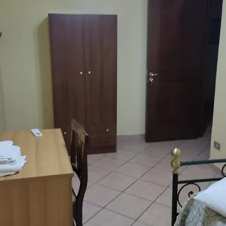 Cheap Central Room-3