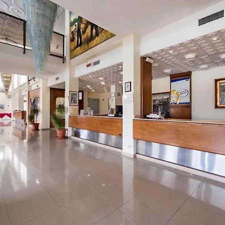 Hotel Hr-2
