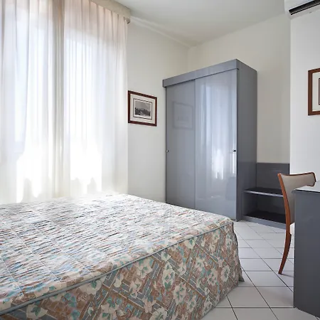 Hotel Italia-2
