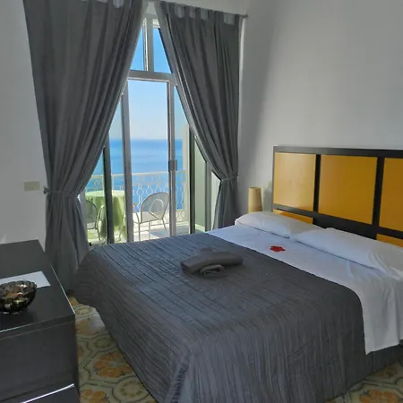 Hotel Holiday-3