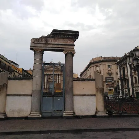 Catania Centre Urban Art B&B-3