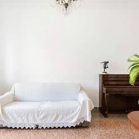Roma Private Rooms-3