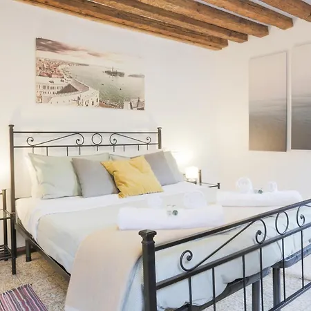 Santa Croce Guest House-3