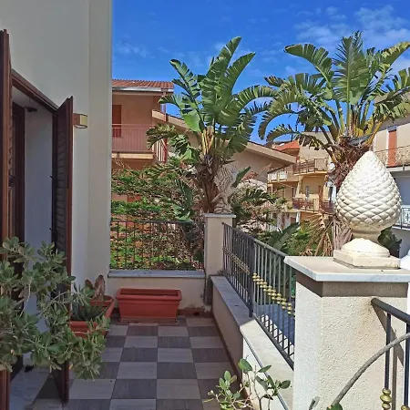 Kunesias B&B-2