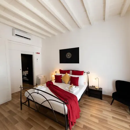 Barcaccia Luxury Suites-2