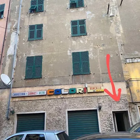 Una Stanza In Un Appartamento-2