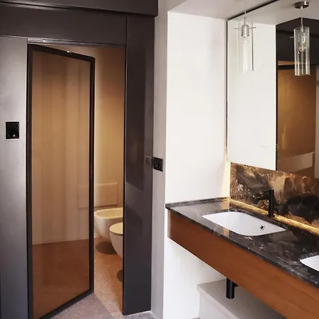 Roiss Haus Suites-3