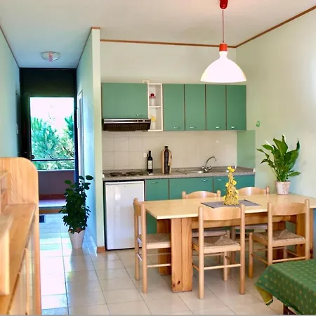 Isa-Studio 3 Beds In Residence With Swimming-Pool Bed And Bath Linen Included-2