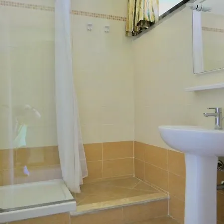 Isa - Studio 2 Beds In Residence With Swimming-Pool Bed And Bath Linen Included-3