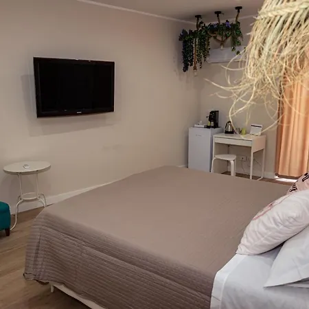 Daria'S Home Apartment Rooms-3