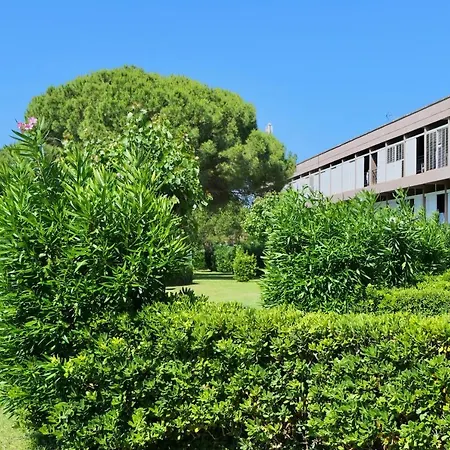 Isa-Apartment 3 Beds In Residence With Swimming-Pool Bed And Bath Linen Included-3