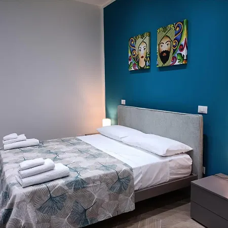 Julie Room-3