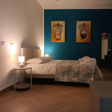 Julie Room-2