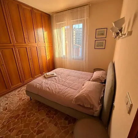 Camere In Appartamento Condiviso Vista San Luca-3