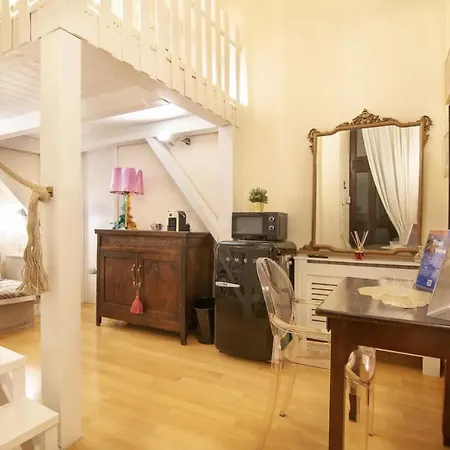 Lovely Suite Piazza Delle Erbe-2