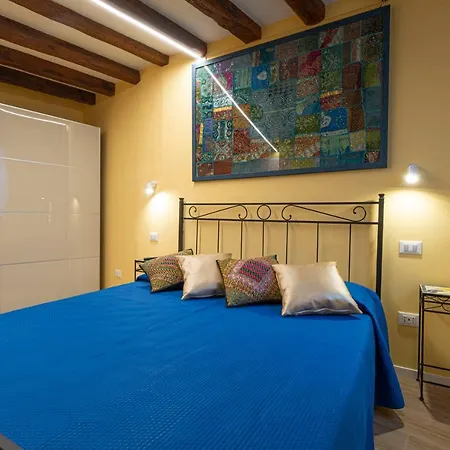 Deluxe Double Room In Venice Centre-3
