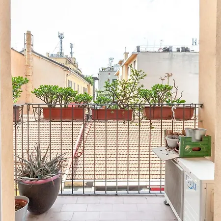 Double Room In The Center - 20 Min Walk From Duomo-3