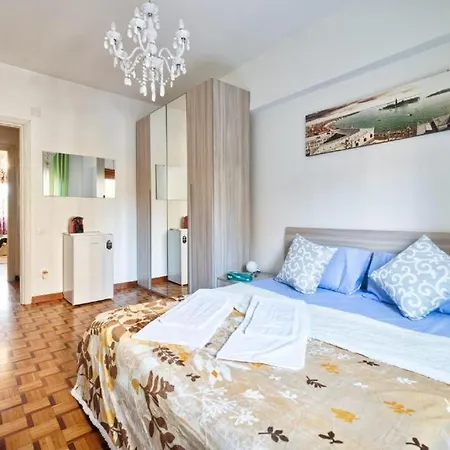Venice City Residence - With Private Room & Bathroom, Ac & Tv-2