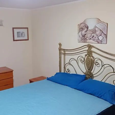Cheap Central Room-2