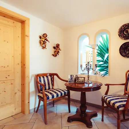 Amplatz 1523 - B&B And Suites-3