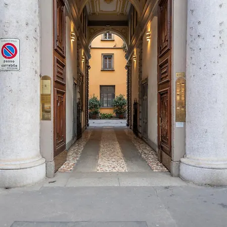 Bright Mini Studio In The Heart Of Milan-2