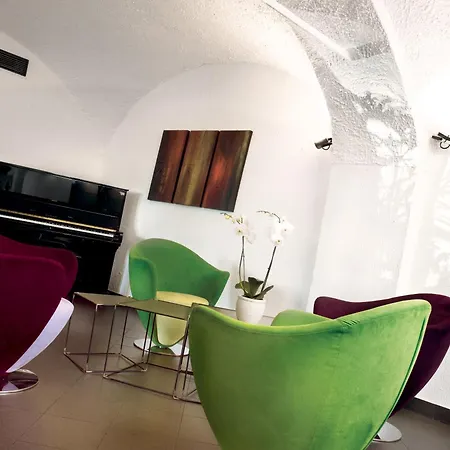 Jet Hotel-3