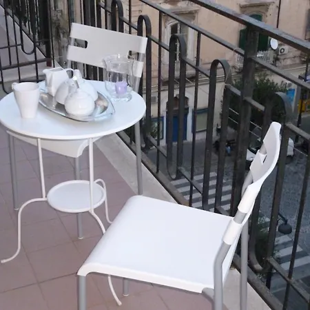 B&B Le Grand Bleu Siracusa - One Hundred Steps From Ortigia -Sea View --3