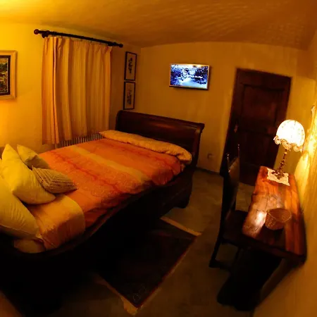 Maison Du-Noyer Chambres Et Tables D'Hotes-2