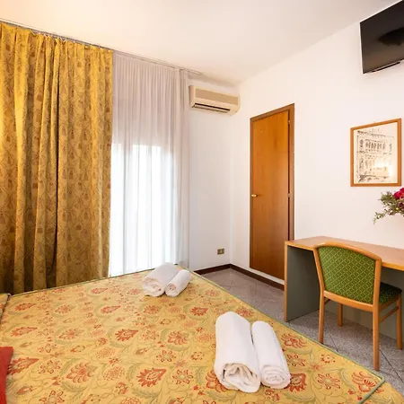 Camelia Rooms Venice Guesthouse-2