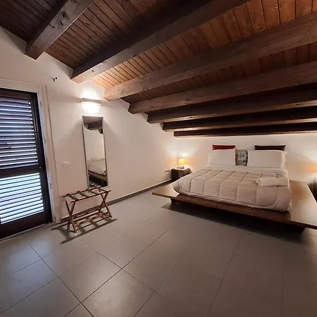 Sopra Moltivolti Guesthouse-2