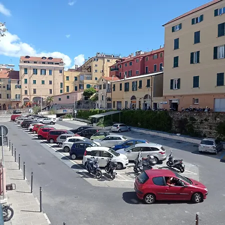 Da Enzo Centro Imperia A 5 Minuti A Piedi Dal Mare-3