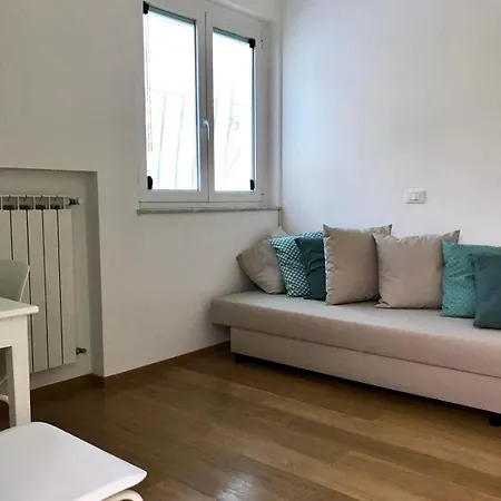 La Riviera Bed & Breakfast-2