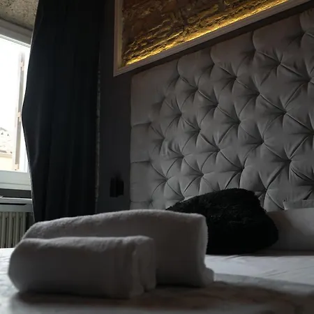 Rhome Luxury Suite-3