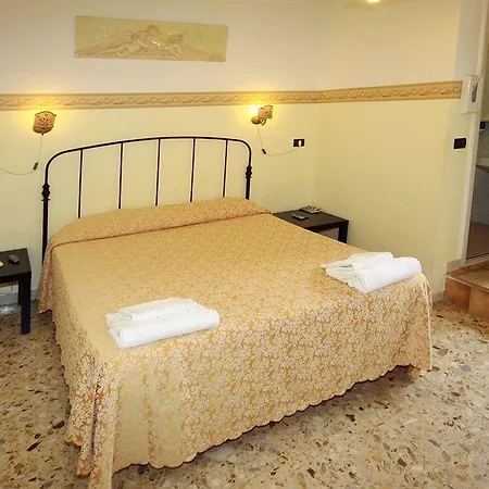 Hotel Lucia-3