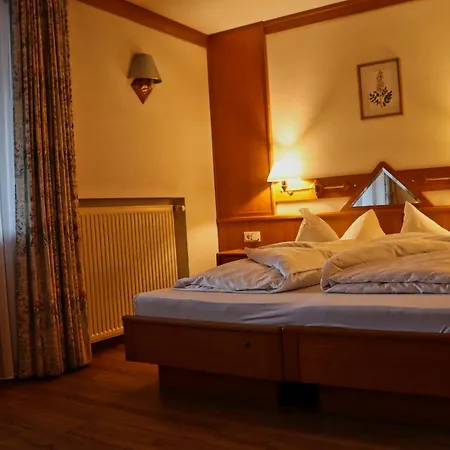 Garni Appartments Helvetia-2
