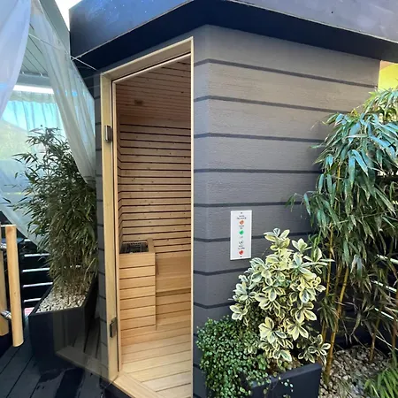 Sea Garden Apartments & Rooms-2