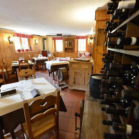 Hotel Petit Dahu - Chambres et Restaurant-2